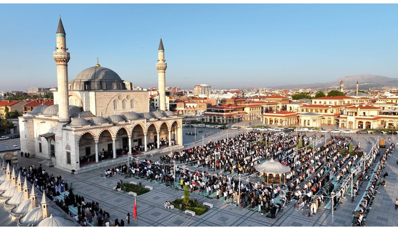 Konya ve çevre illerde bayram namazı kılındı