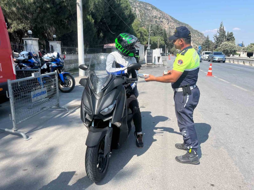 Jandarmadan ’şekerli’ trafik denetimi