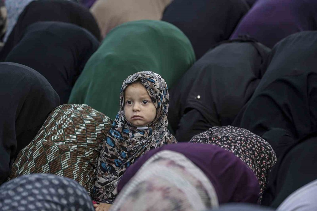 Katil İsrail, Gazze’de Kurban Bayramı’nın ilk gününde en az 42 kişiyi öldürdü