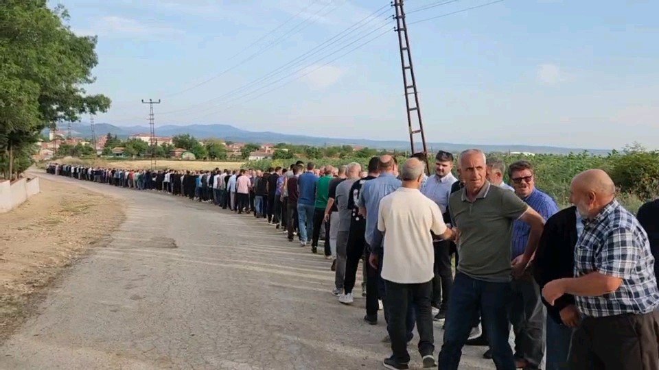 Gelenek yine yerine getirildi, 10 bin kişi aynı anda bayramlaştı