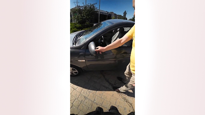 "Aynamı kırdın" dedi, kamera kaydı çıkınca kaçtı