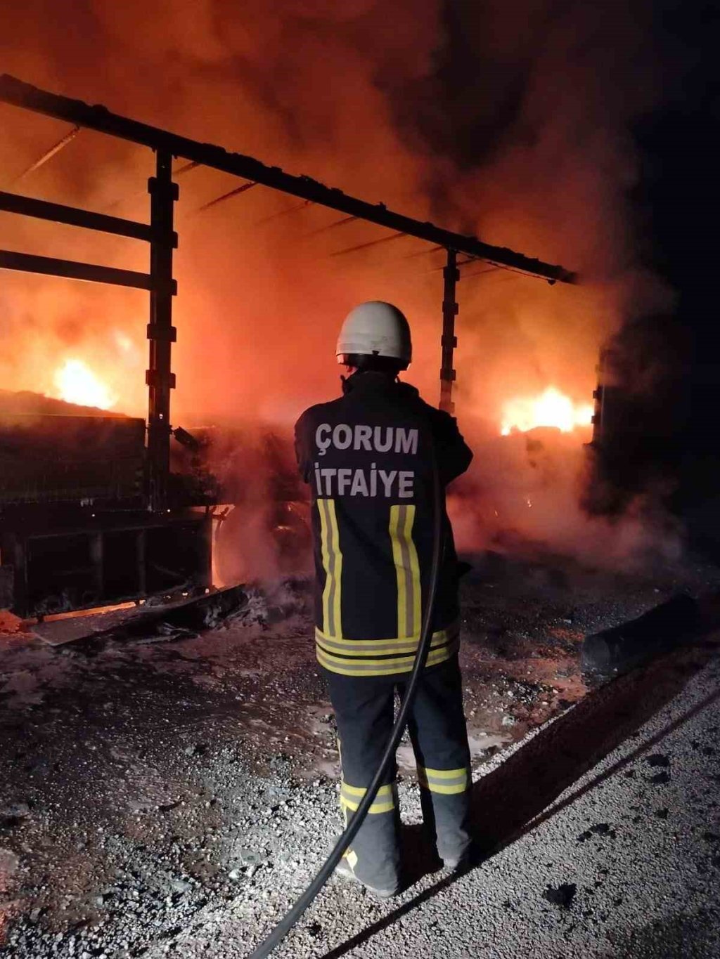 Tırın dorsesinde yangın çıktı