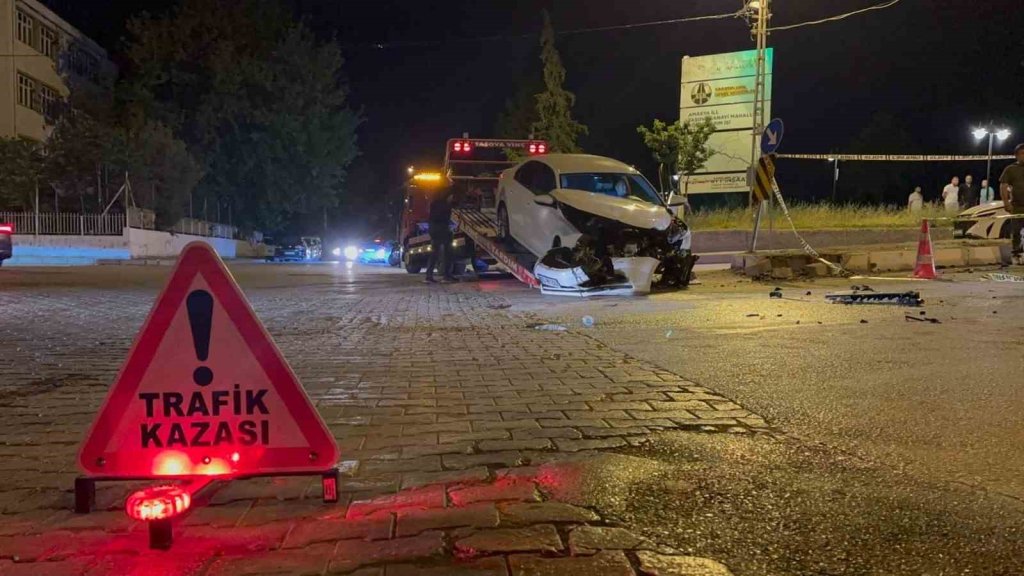 Otomobiller çarpıştı: 1 ölü