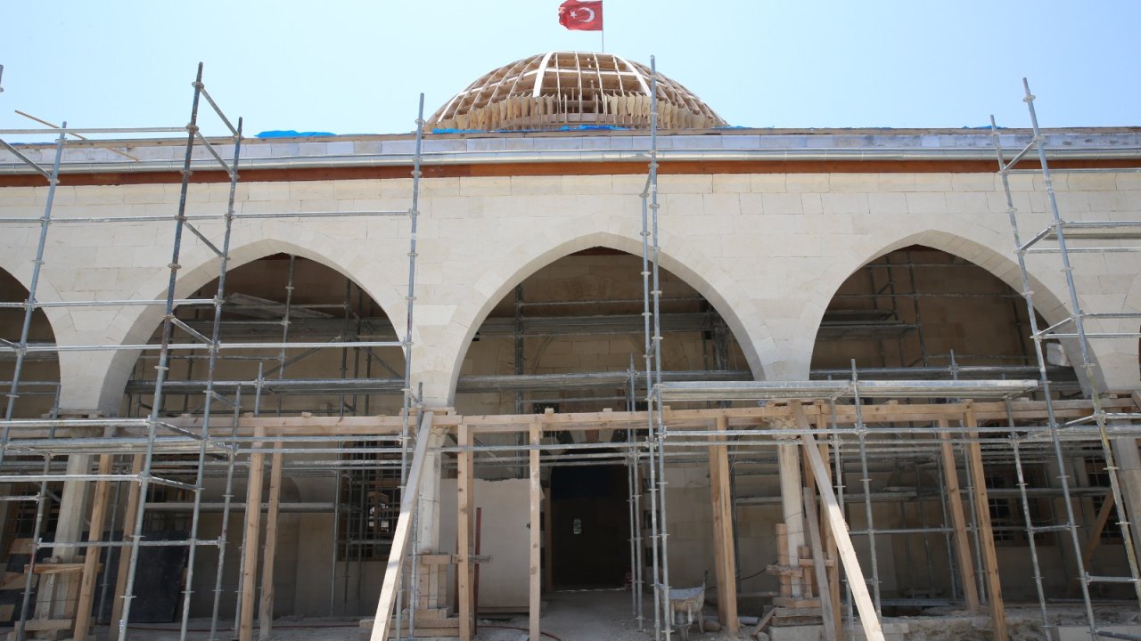 Neccar Cami'nin restore çalışmaları sürüyor
