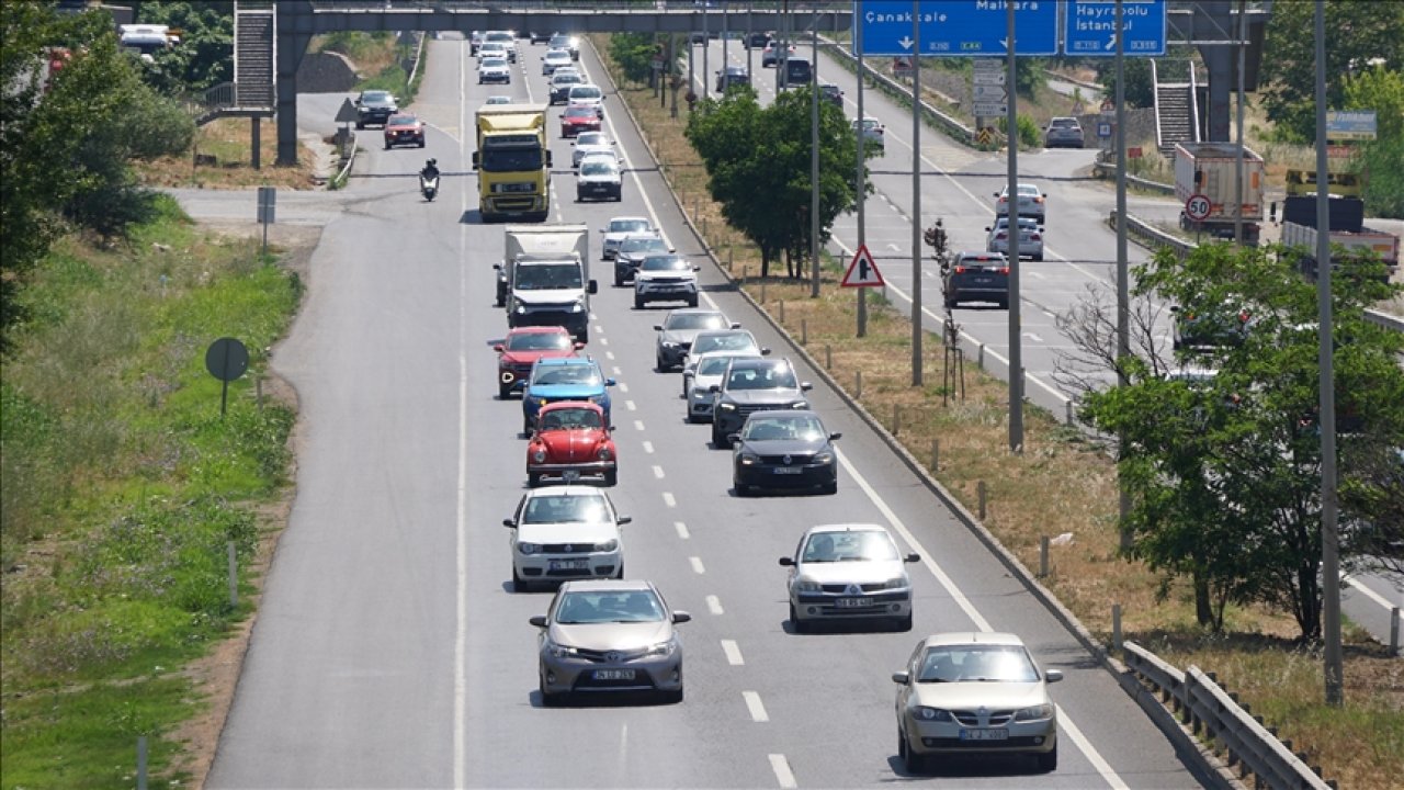 Yollarda dönüş yoğunluğu yaşanıyor