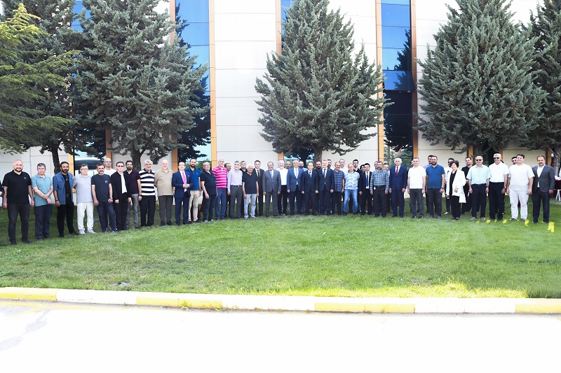 KTÜN'de Rektör Çelik personelle bayramlaştı
