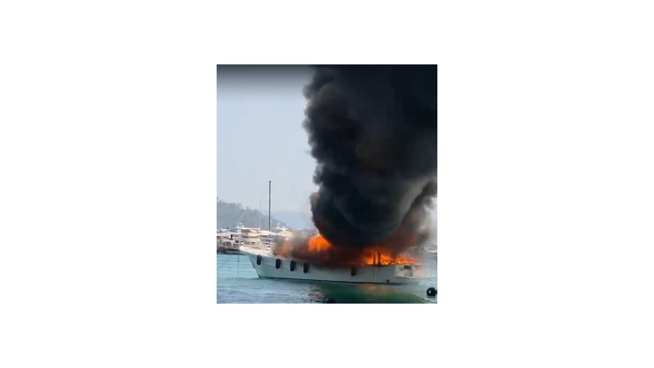 Göcek’te tekne alev alev yandı