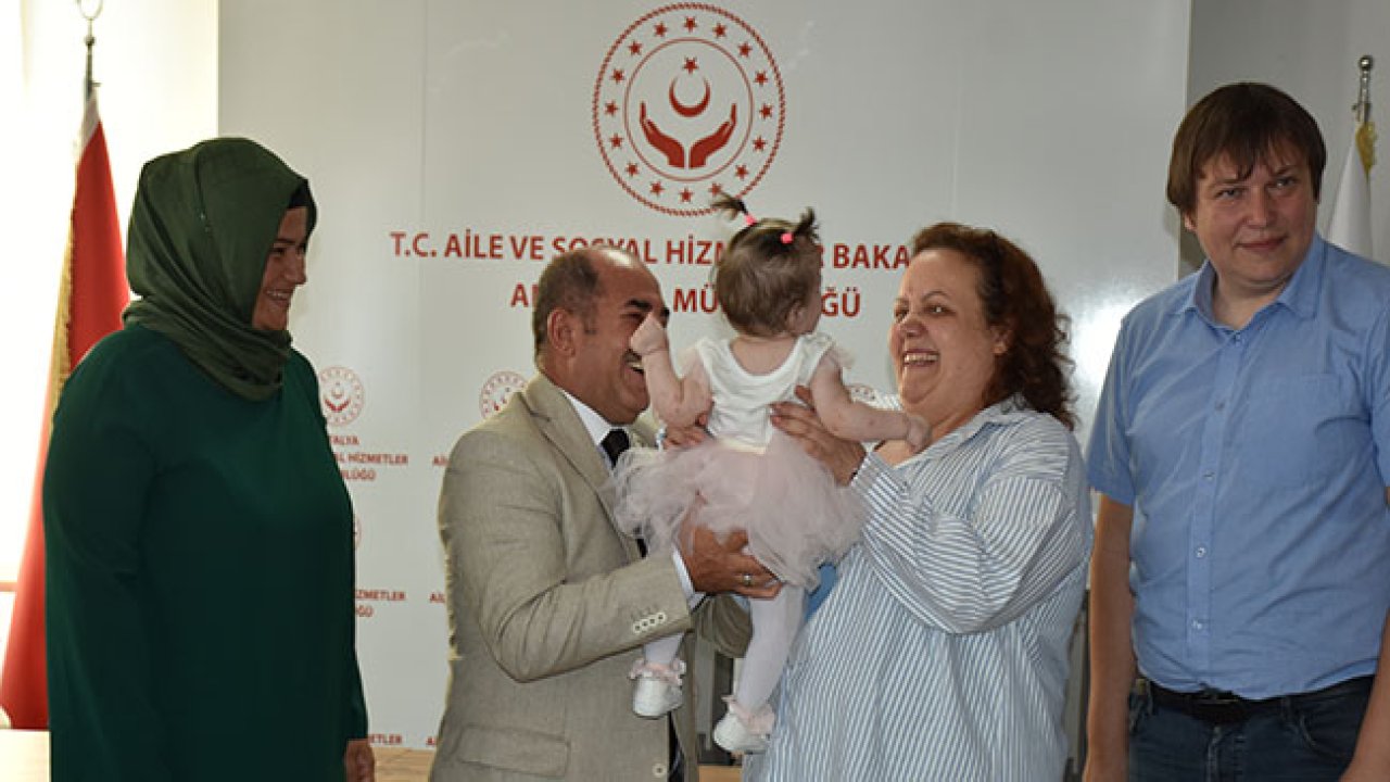 Annesinin tuvalete attığı bebek, Rus yetkililere teslim edildi