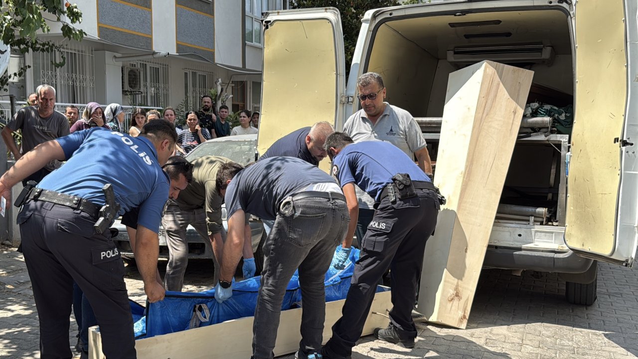 Tarıştığı eşini av tüfeğiyle öldüren 75 yaşındaki yaşlı adam daha sonra intihar etti
