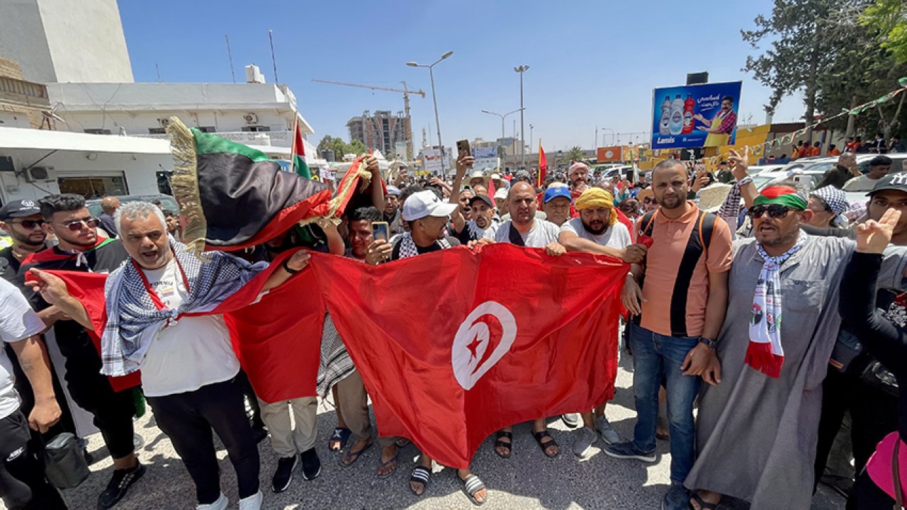 Gazze’ye ilerleyen Mağrib Direniş Konvoyu, Misrata'da güllerle karşılandı