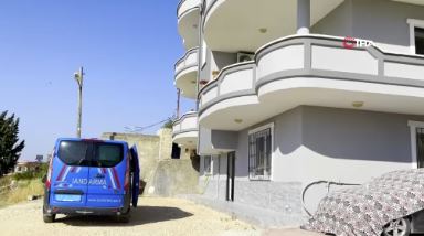 Cani baba 12 yaşındaki kızını öldürdü, eşini ağır yaraladı