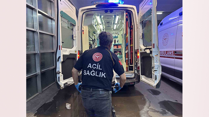 Akrebin soktuğu çocuk yaşam savaşı veriyor
