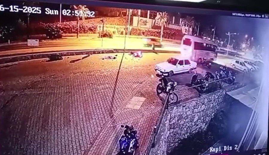 Kafa kafaya çarpışan motosikletli 2 genç hayatını kaybetti