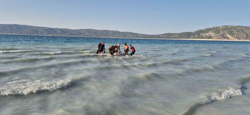 Baba ve oğlu Salda Gölü'nde boğuldu: Kızı vatandaşlar kurtardı