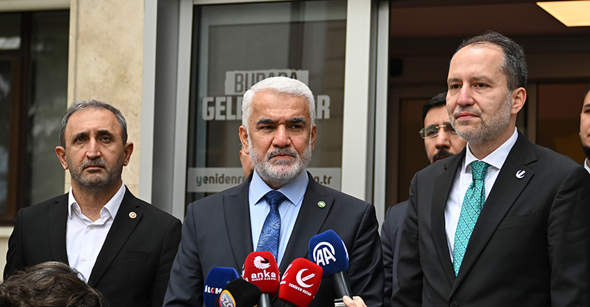 HÜDA PAR Genel Başkanı Yapıcıoğlu, YRP Genel Başkanı Erbakan'ı ziyaret etti