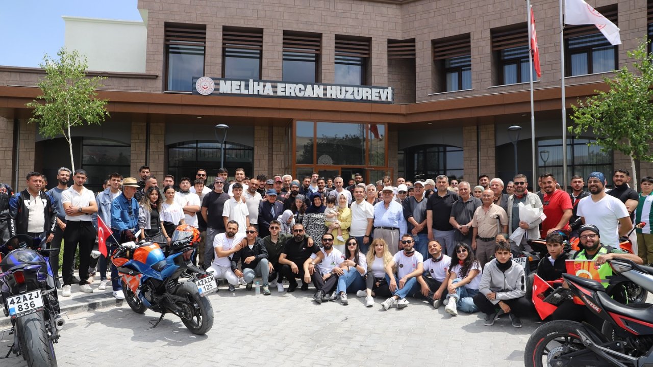 Motosiklet tutkunlarından örnek davranış