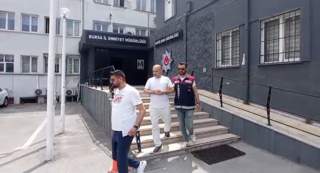 İnternetten iş başvurusunda bulundu, 817 bin lira dolandırıldı