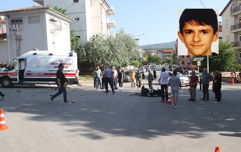Konya'da servis minibüsüyle çarpışan motosikletin sürücüsü hayatını kaybetti
