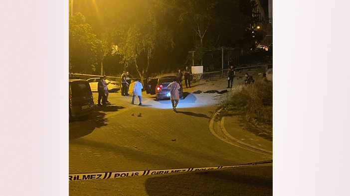 Uzun namlulu silahla tekel bayisi kurşunlayıp polisten kaçtılar