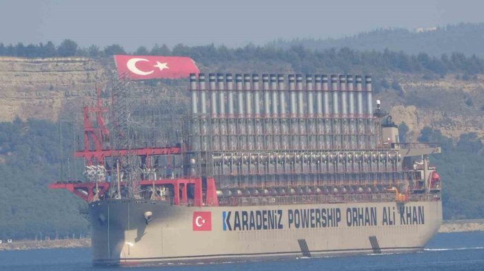 Dünyanın en büyük enerji gemisi Çanakkale Boğazı’ndan geçti