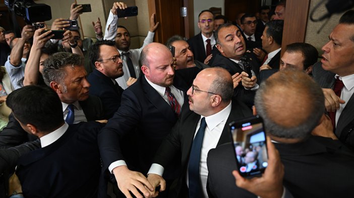 CHP'liler Meclis'te bu kez de Mustafa Varank'ın önünü kesti!