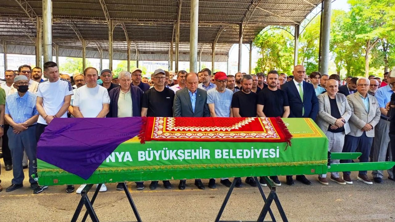 Remzi Ay'ın annesi Emine Ay, toprağa verildi