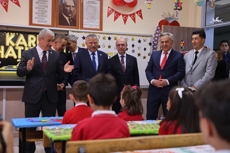 Başkan Pekyatırmacı çocukların karne sevincine ortak oldu