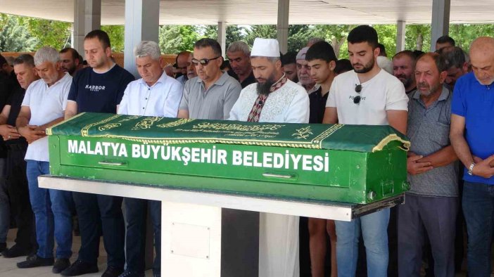 Denizde boğulan baba-oğul toprağa verildi