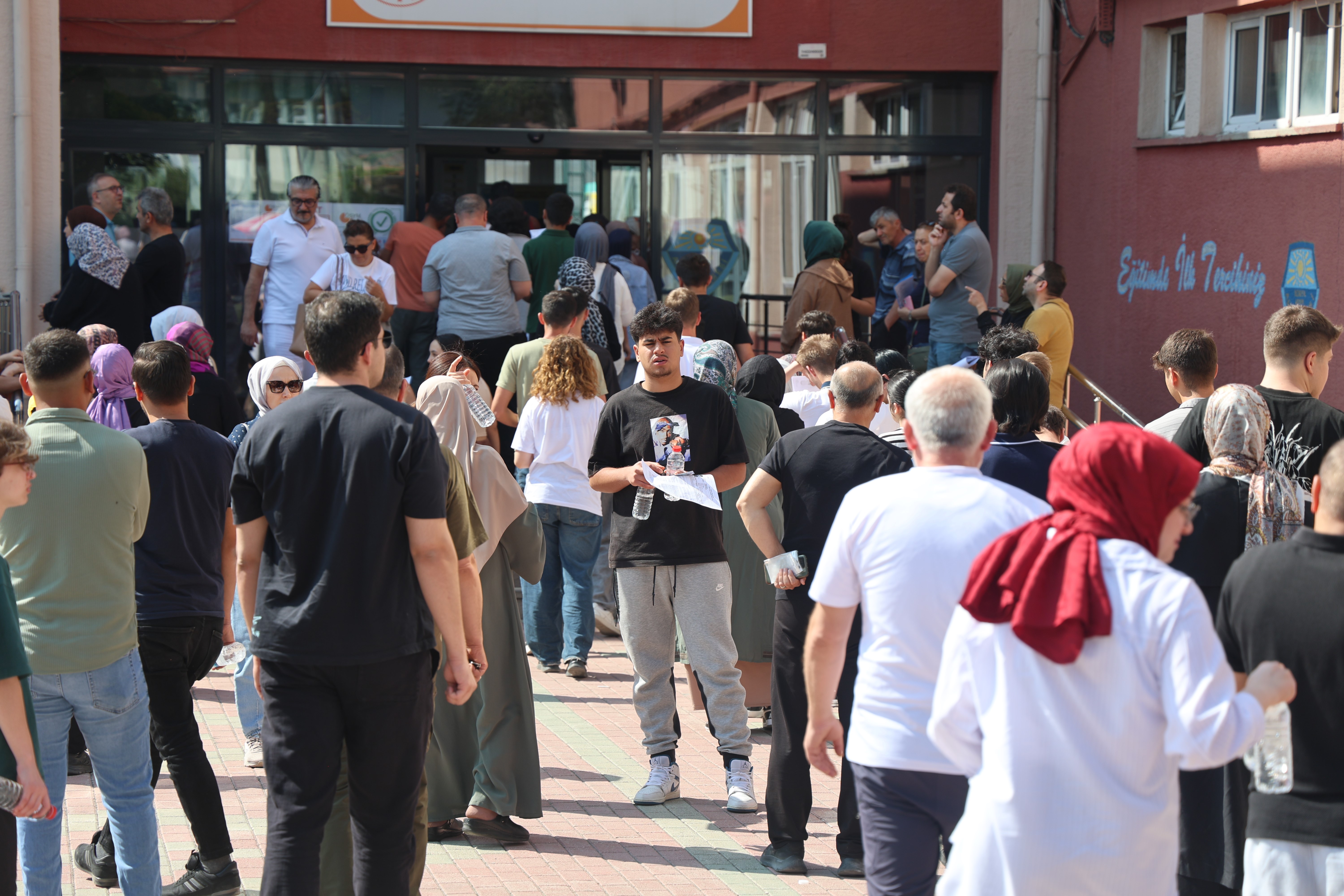 Konya ve çevre illerde YKS'nin ilk oturumu TYT başladı