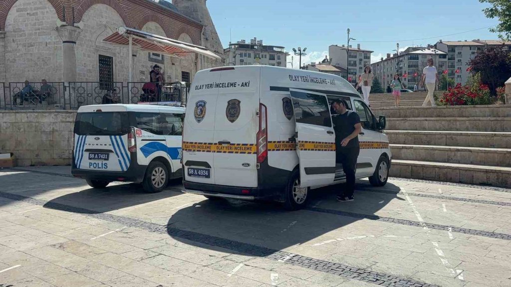 Camide baygın bulundu, hastanede hayatını kaybetti