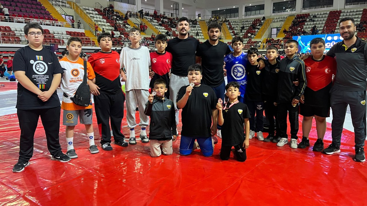 Güreşte Konya Büyükşehir Belediyespor farkı