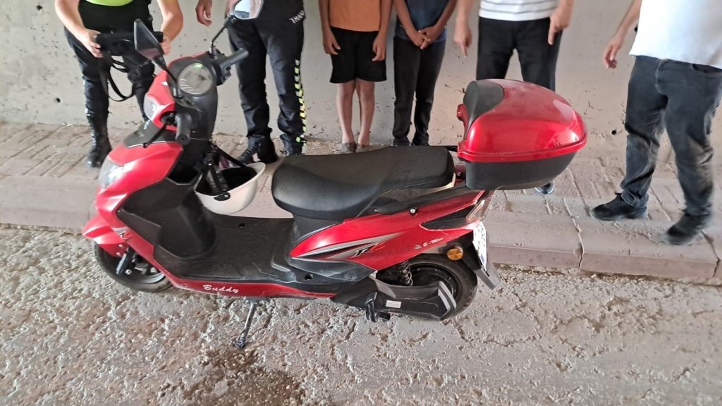 Konya'da çocuğa çarpmamak için ani fren yaptı devrildi