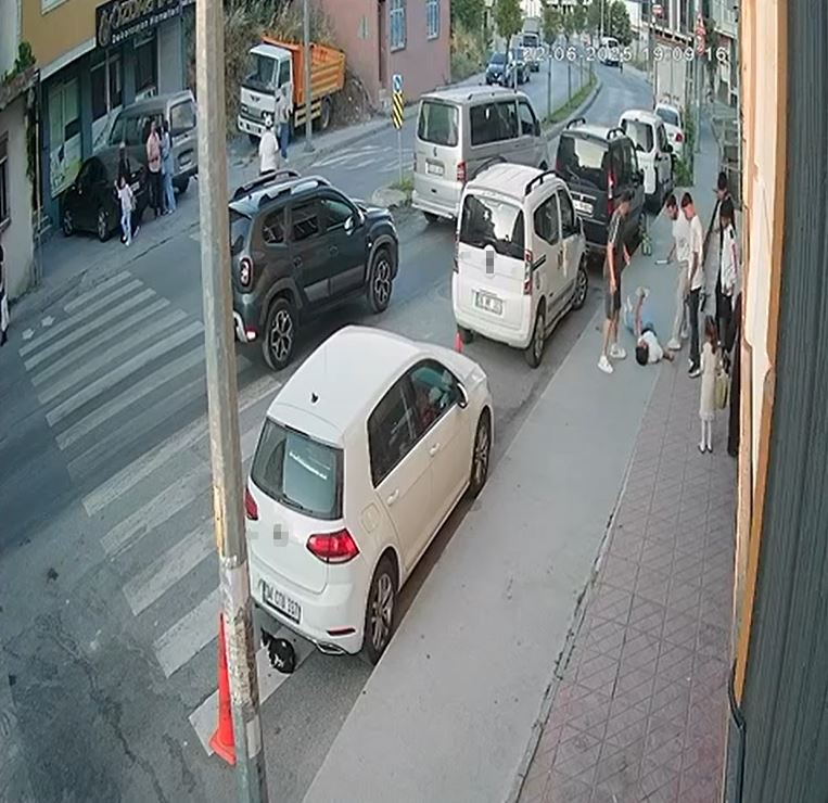 Sokak ortasında sopayla dövdüler