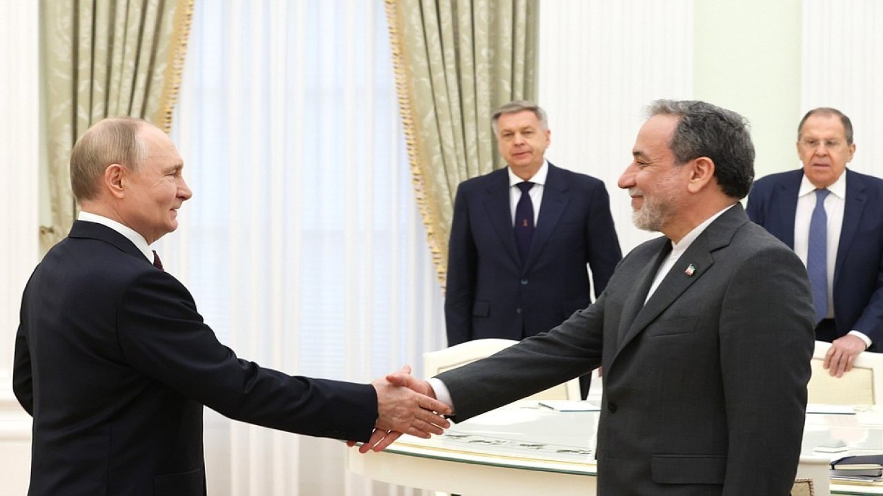 Rusya Devlet Başkanı Putin, Arakçi ile görüştü
