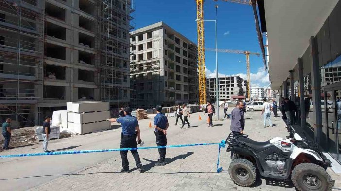 Trafik kazasıyla başlayan kavga sonrasında polisin önünde silahını ateşledi!