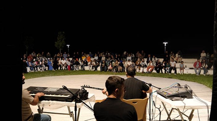 Konya'da "davetsiz" konserlere ilgi büyük