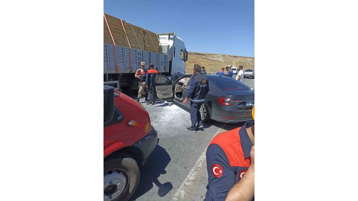 Adilcevaz Kaymakamı trafik kazası geçirdi