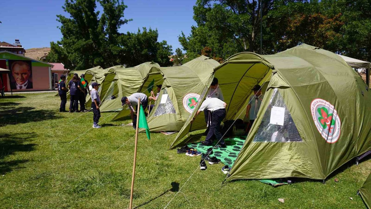 İzciler kamp heyecanı yaşıyor