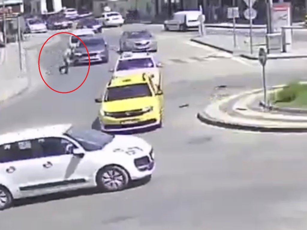 Görenleri hayrete düşüren kaza kamerada...