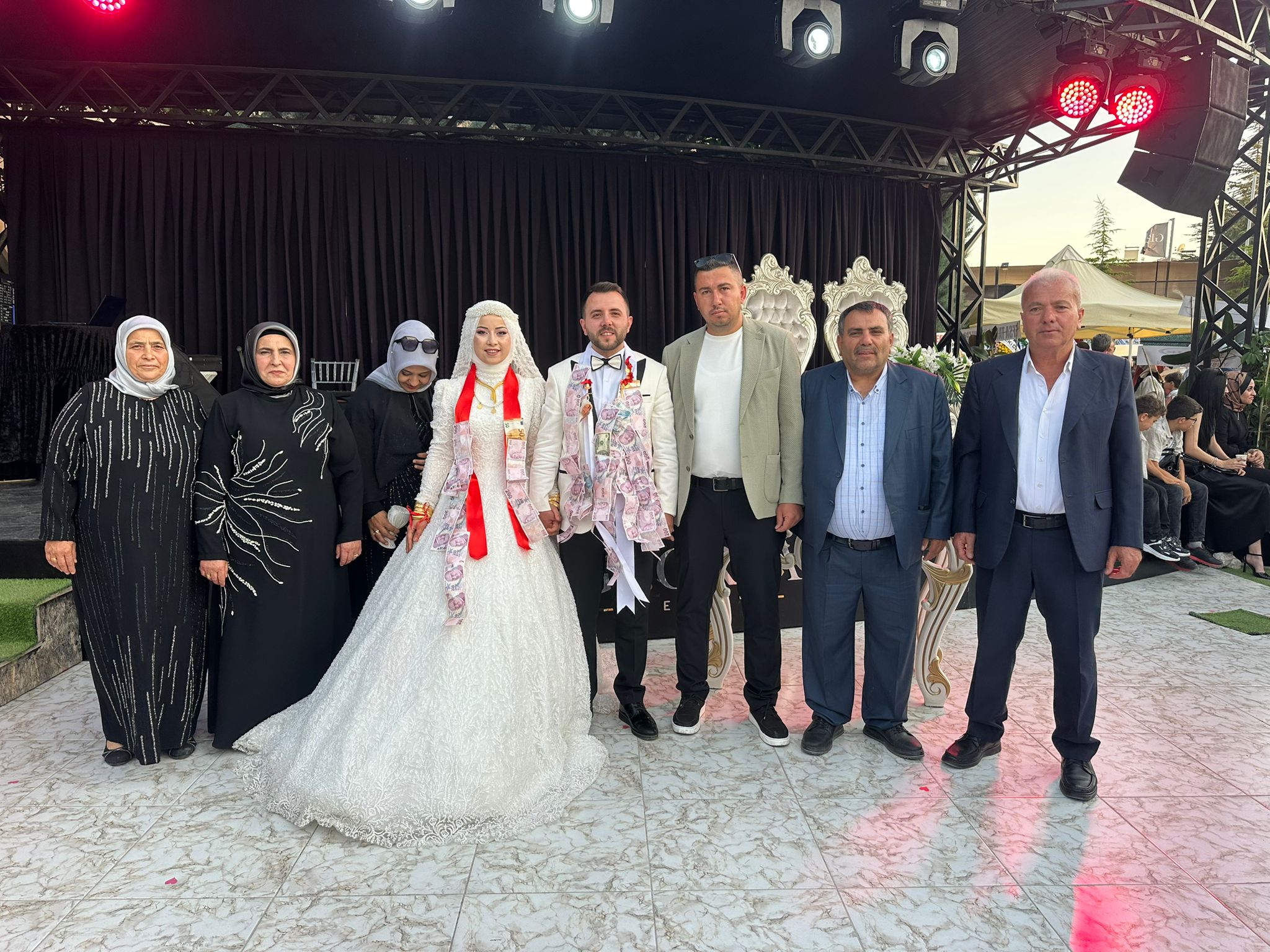 Murat Ceylan ve Büşra Özcan bir ömür mutluluğa 'evet' dedi