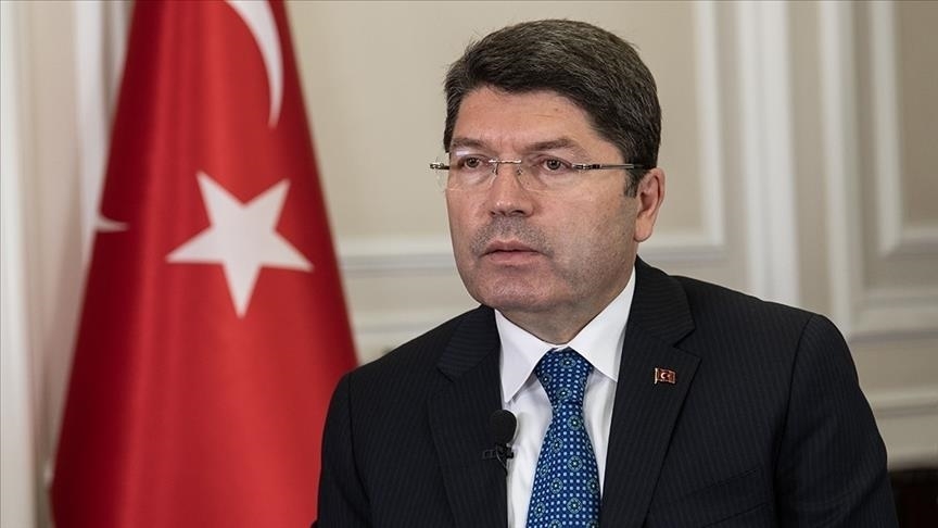 Bakan Tunç'tan yangın açıklaması: 17 gözaltı var