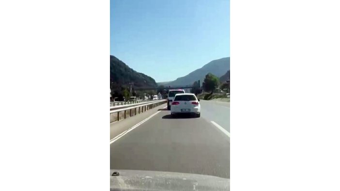 Sirenleri umursamadı, orman yangına giden ekibe yol vermedi