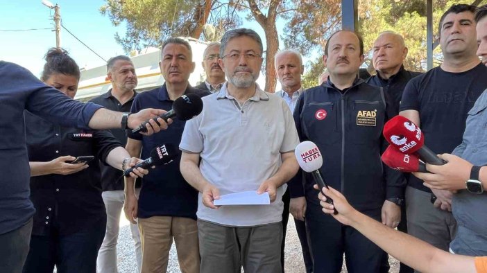 Bakan Yumaklı: "İzmir’deki yangının enerjisi düşürüldü"