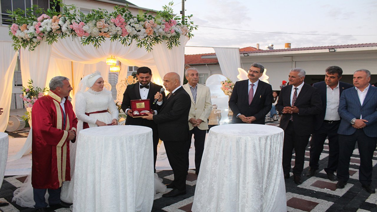Eski Tarım ve Orman Bakanları Kirişci ve Eker, Konya'da nikah şahidi oldu