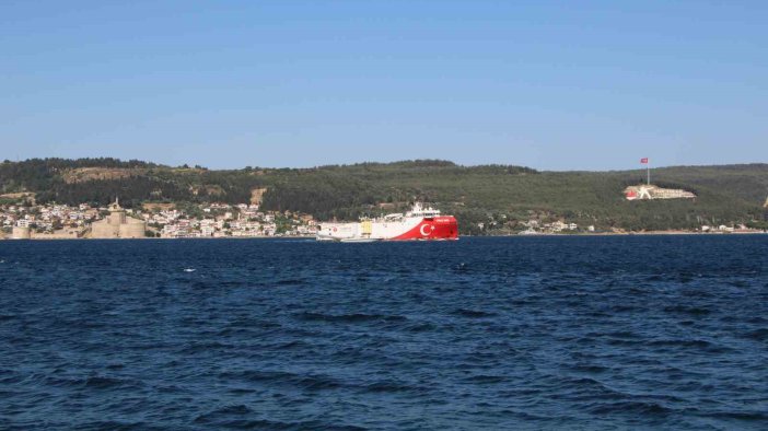Somali’deki görevini tamamlayan Oruç Reis Çanakkale Boğazı’ndan geçti