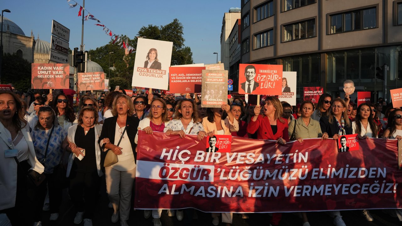 Bakan Tunç'tan, Saraçhane'de Cumhurbaşkanı Erdoğan'a hakaret edilmesine tepki