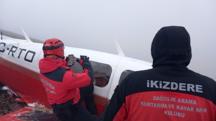 Kaçkar Dağları'nın zirvesinde düşen uçağın enkazına ulaşıldı