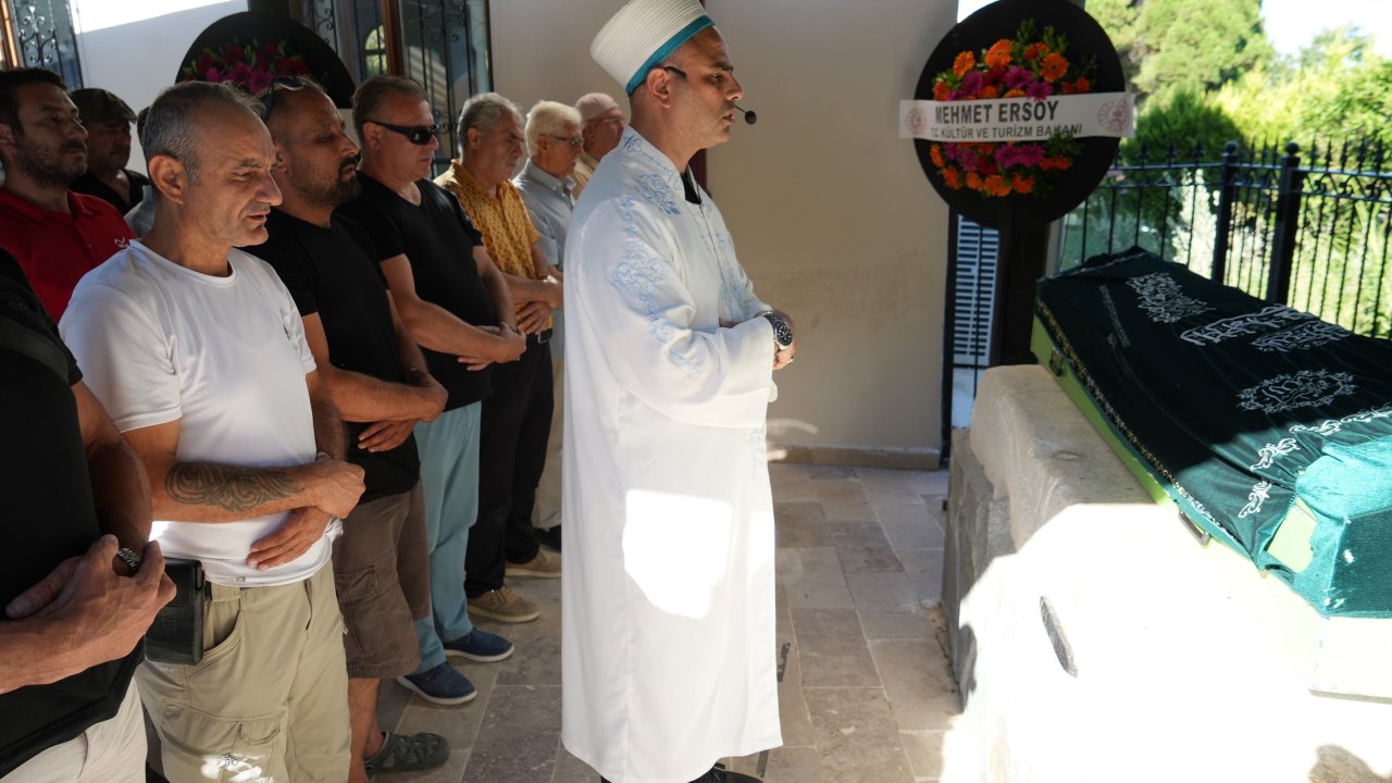 Kurtlar Vadisi dizisinin ’Kibritçi Cevat’ı Şekip Taşpınar son yolculuğuna uğurlandı