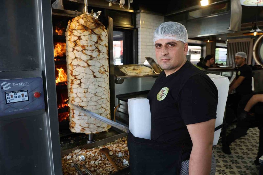 Vücutlarına kalıp buz koyuyorlar