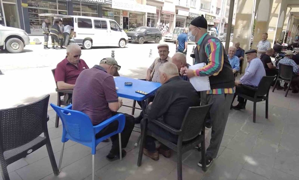 Dilenci kılığına giren zabıta 10 dakikada 340 TL topladı